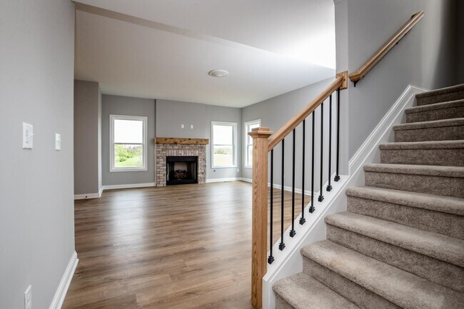 Building Photo - 693 Shaker Dr