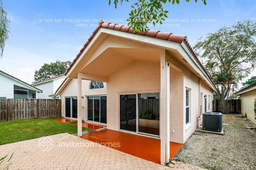 Building Photo - 6821 NW 28th Pl