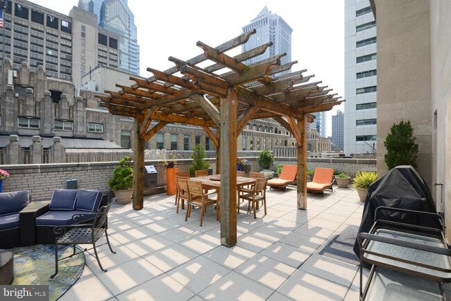 Building Photo - 1600 Arch St