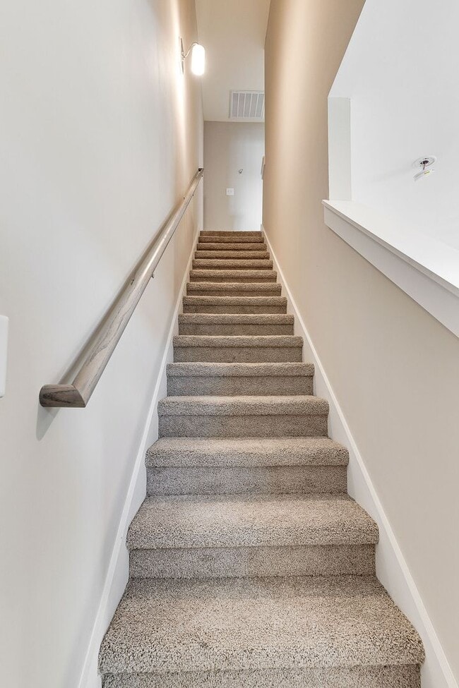 Building Photo - Townhome in Goodlettsville, Only 12 miles ...