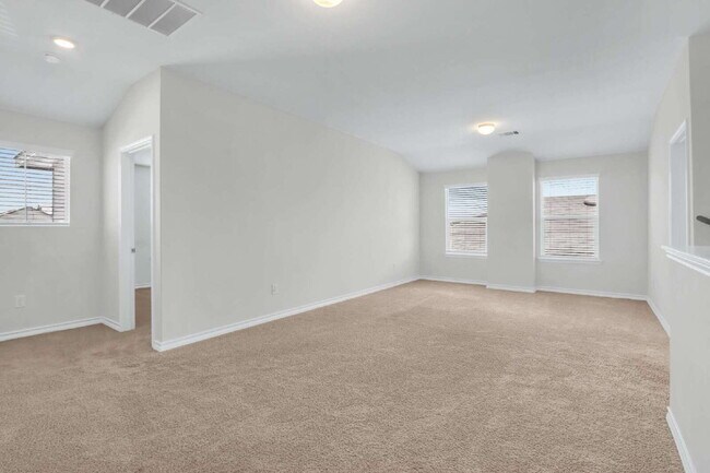 Building Photo - "Spacious 5-Bedroom Sanctuary with 2.5 Bat...