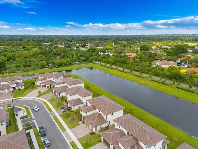 Building Photo - 4336 SW 122nd Terrace