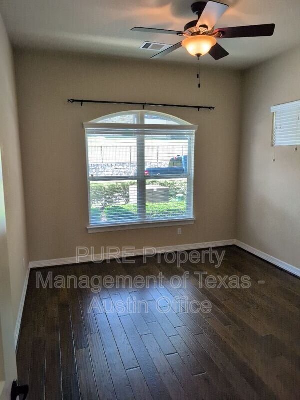 Building Photo - 325 Lombardia Dr
