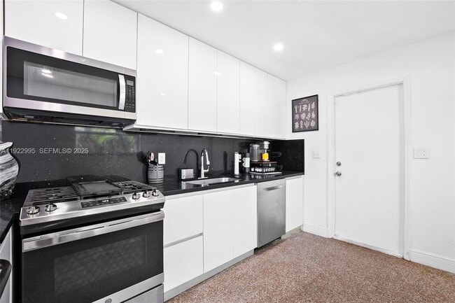 Building Photo - 3711 SW 58th Ave