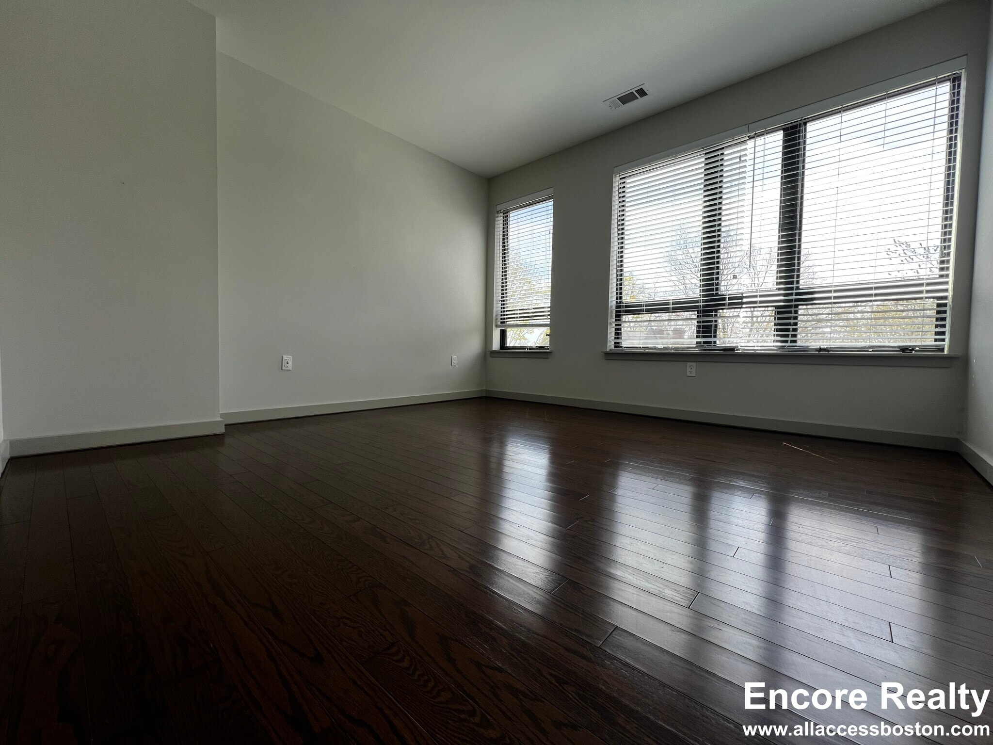 Building Photo - 20 Marion St