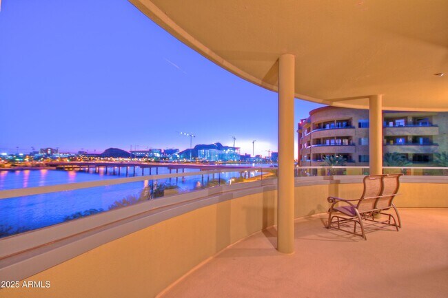 Building Photo - 945 E Playa Del Norte Dr