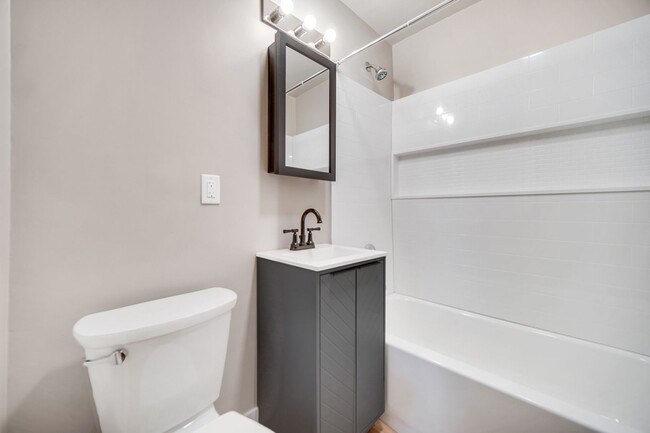 Building Photo - Newly Renovated 2BD/1BA Home