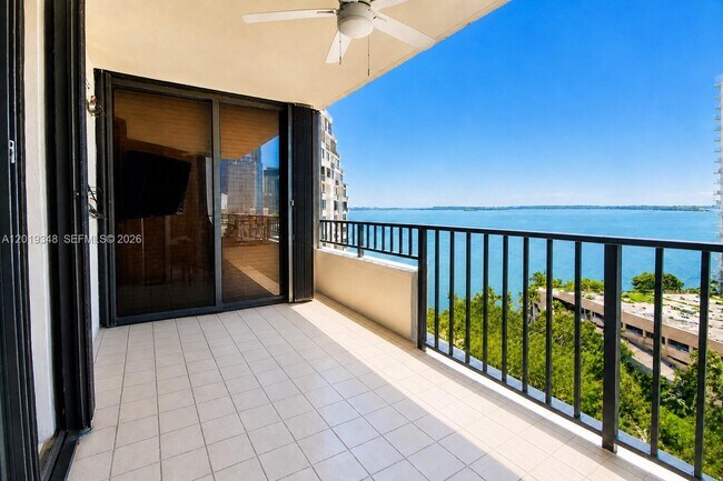 Building Photo - 520 Brickell Key Dr