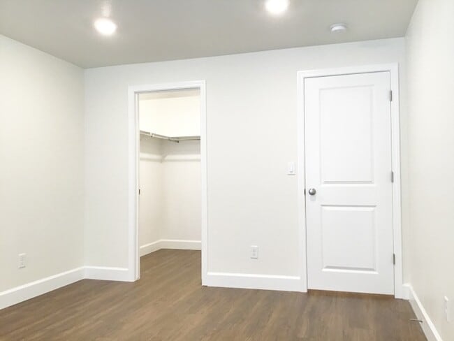 Building Photo - 2997 E S Village Dr