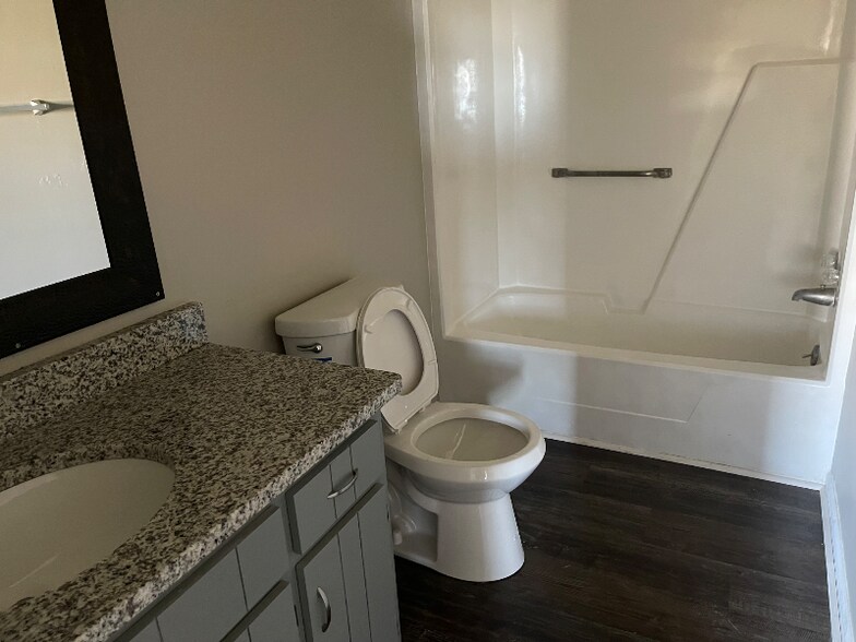 Building Photo - 305 Houseal St