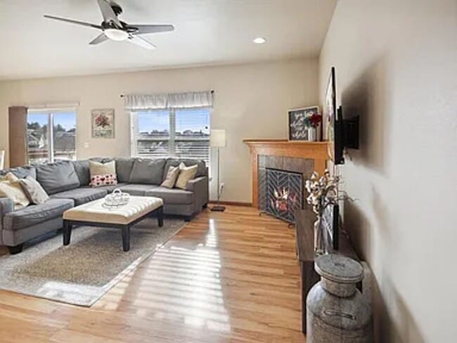 Primary Photo - Coralville 4 Bedroom 4 Bath 3 Level Town H...