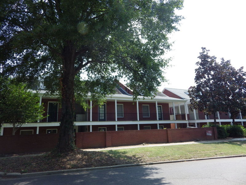 Building Photo - 518 E Gillespie St