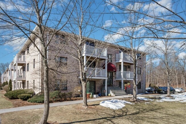 Building Photo - 10 Kenmar Dr