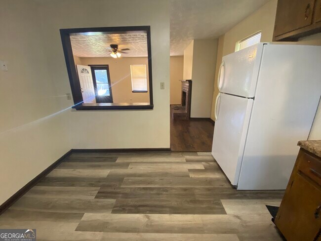 Building Photo - 129 Tanglewood Dr