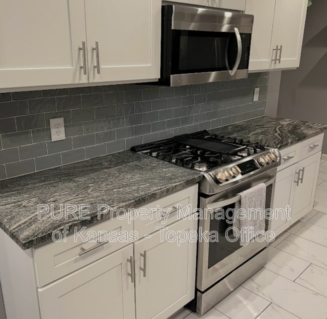 Building Photo - 2937 The Paseo