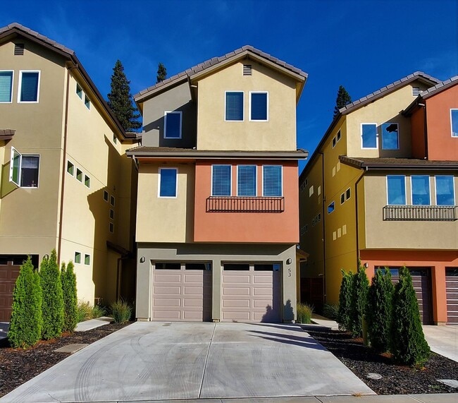 Building Photo - Contemporary Greenhaven Home with Private Backyard & Smart Features