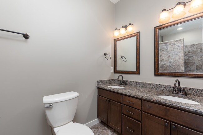 Building Photo - 723 Cox Ct