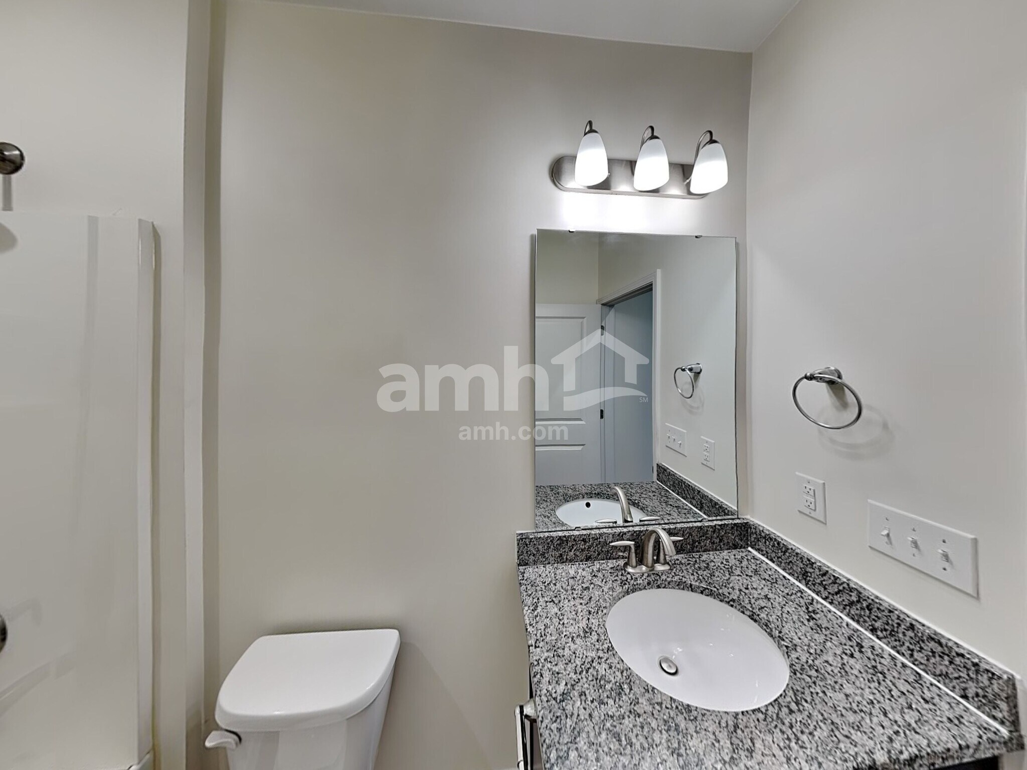 Building Photo - 3021 Greenmont Cir