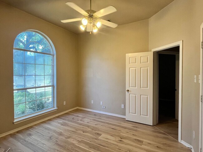 Building Photo - Beautifully Updated 4-Bedroom Home with Community Pool & Excellent Schools!