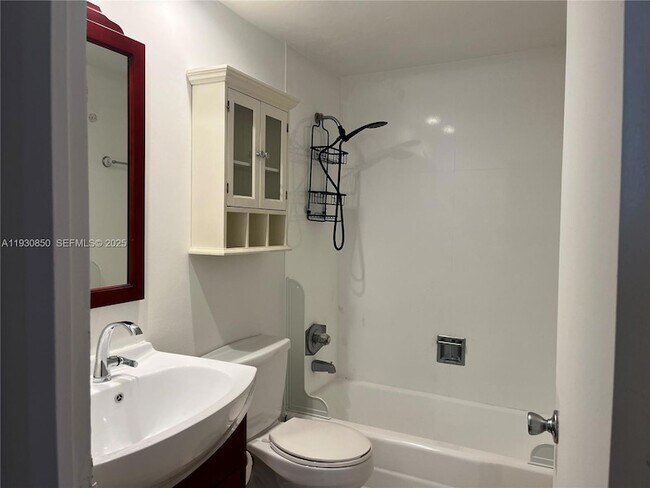 Building Photo - 1408 Brickell Bay Dr