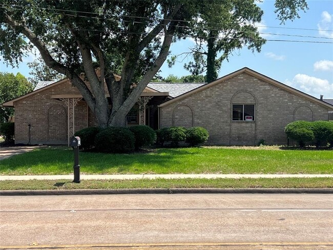 Building Photo - 1014 E San Augustine St