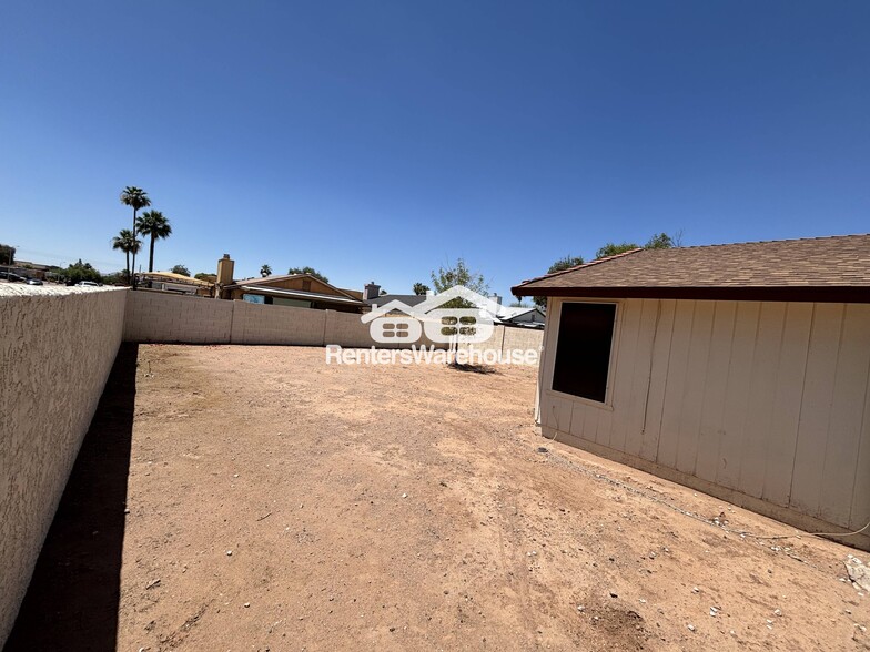 Building Photo - 2126 N Villas Ln