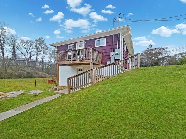 Building Photo - Updated 2-Bedroom, 1-Bath Ground-Floor Dup...