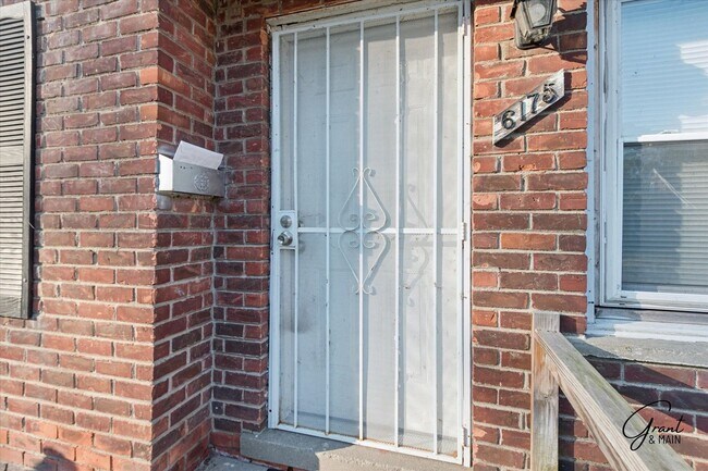 Building Photo - 3 bedroom bungalow - $1,200