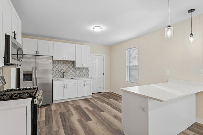 Building Photo - 515 George Ave