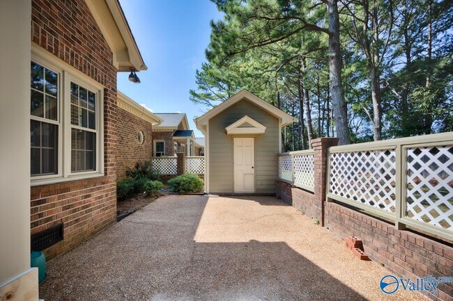 Building Photo - 324 Inverness Dr SW