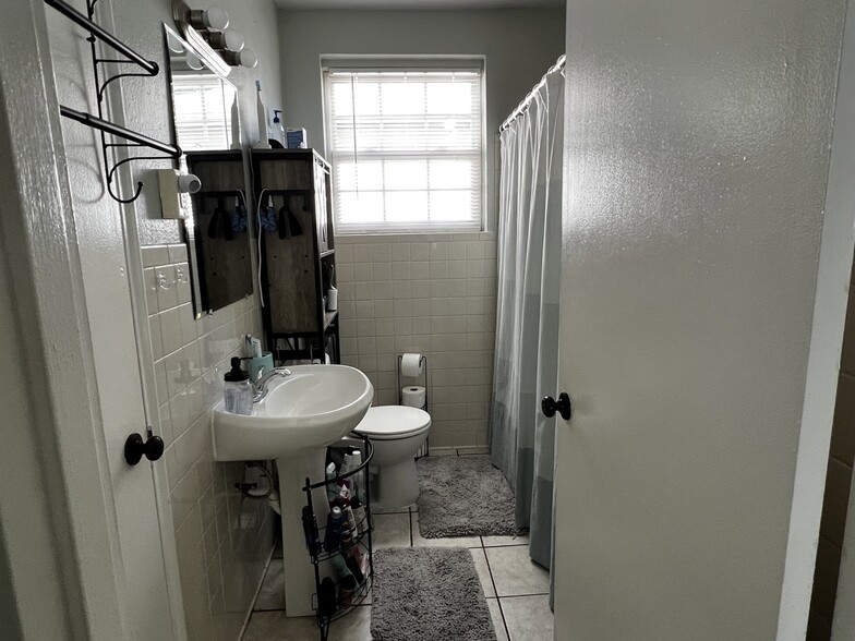 Bathroom - 563 Northside Dr