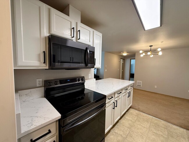Building Photo - Burien Condo