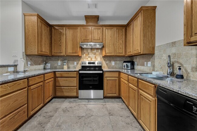 Building Photo - 3800 Black Hawk Ln
