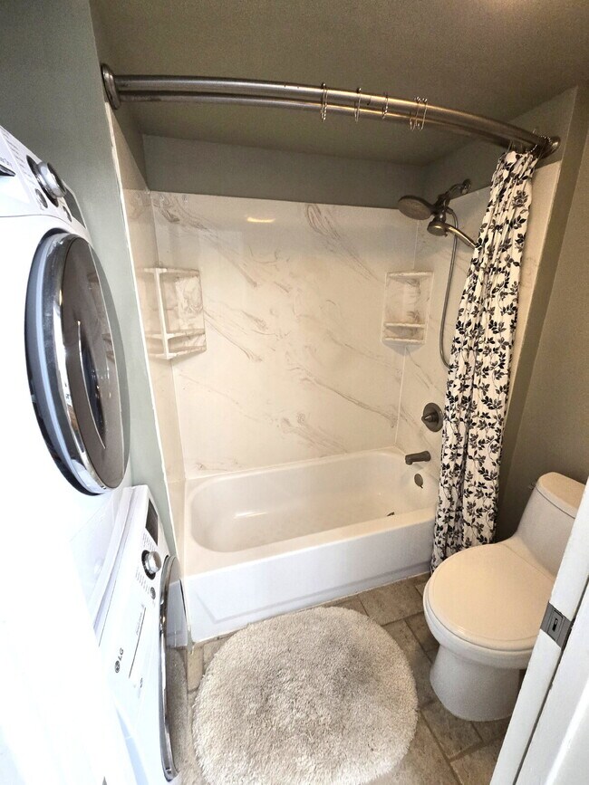 Building Photo - Fully Furnished Rental 1br Condo at Villa ...