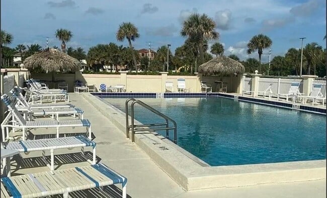 Building Photo - 10102 S Ocean Dr