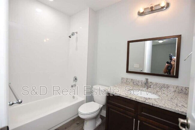 Building Photo - 525 Albatross Dr