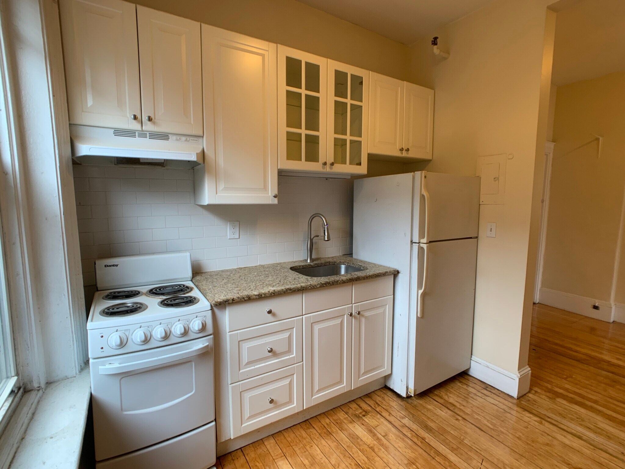 Building Photo - 456 Park Dr