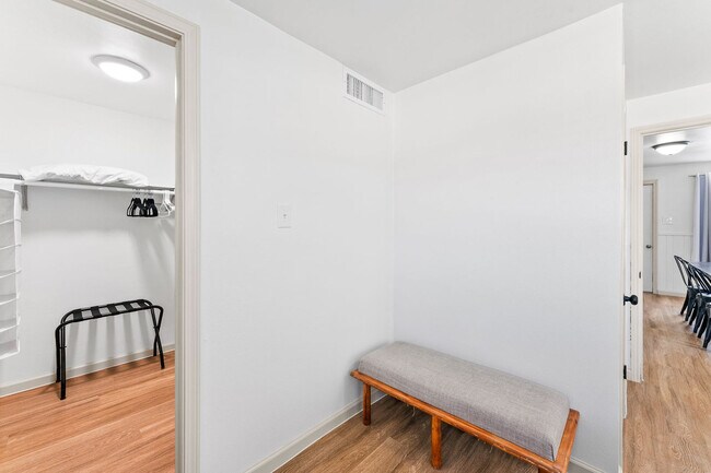 Building Photo - 406 Robert Dr