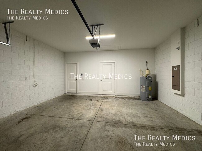 Building Photo - 119 Lily Ln