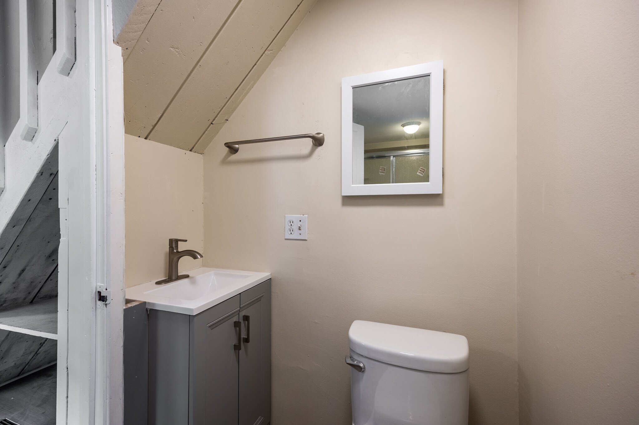 Building Photo - 1503 W Fullerton Ave