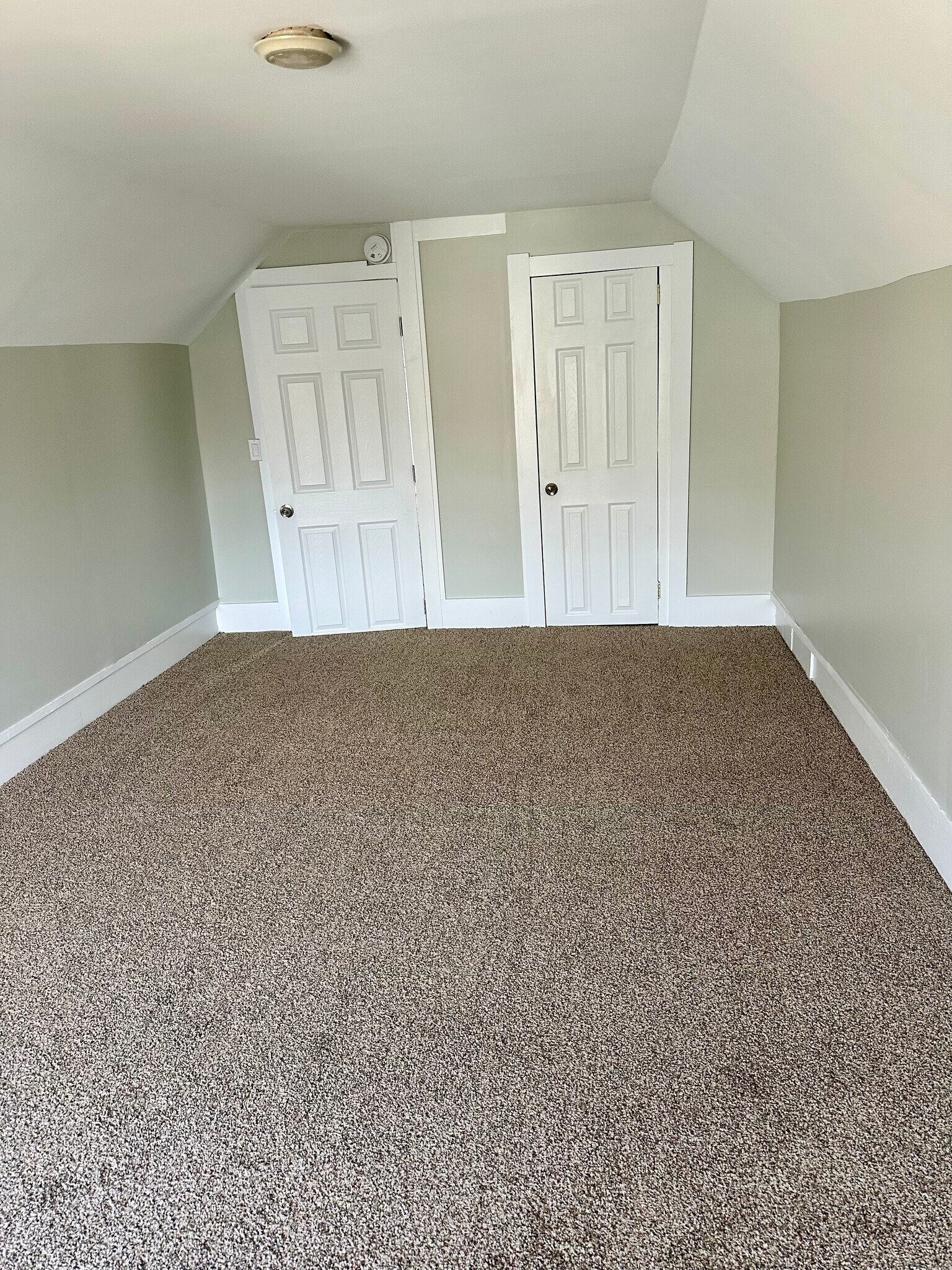 Building Photo - 39 N Spring St