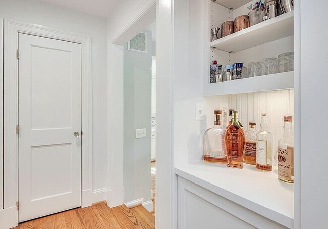 Building Photo - 3-Bed, 4-Bath Retreat in Chevy Chase!"