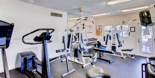 Building Photo - 2731 NE 14th Street Causeway