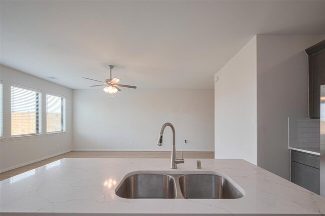 Building Photo - 27846 Western Crk Ct