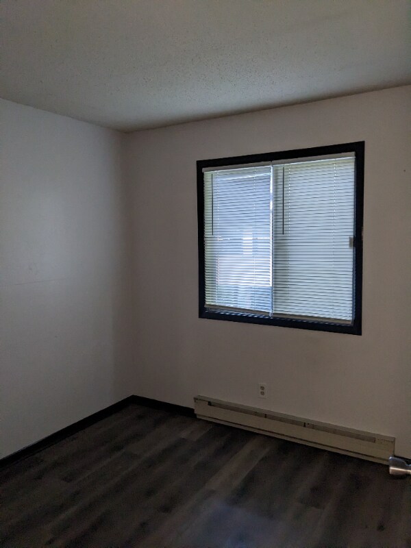 Building Photo - 300 Hopp Ave