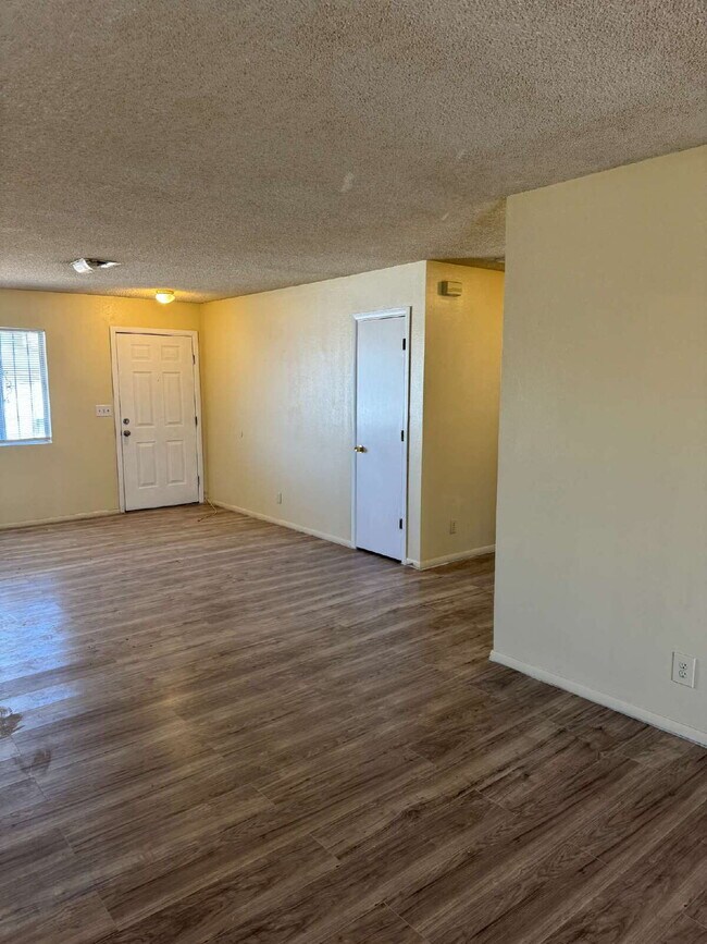 Building Photo - 2 bedroom 2 bath Single Story located in HENDERSON