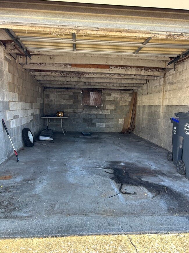 Building Photo - 4-bedroom duplex in south Steelton