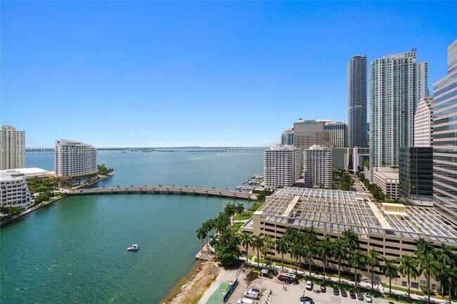 Building Photo - 495 Brickell Ave