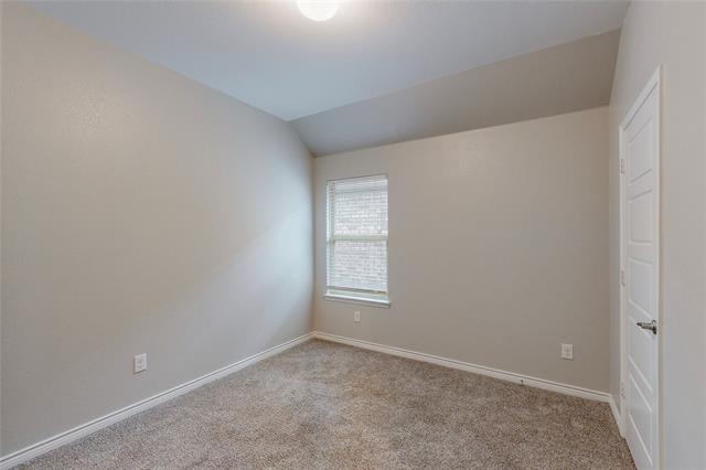 Building Photo - 949 Royal Ln
