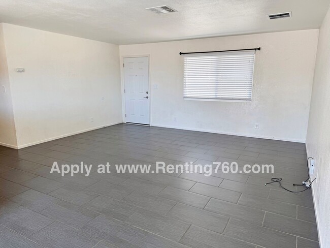 Building Photo - Updated Home Near Military base